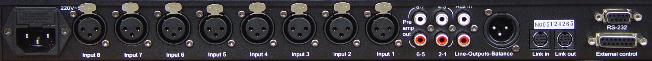 混音器 D8(后面板)混音器